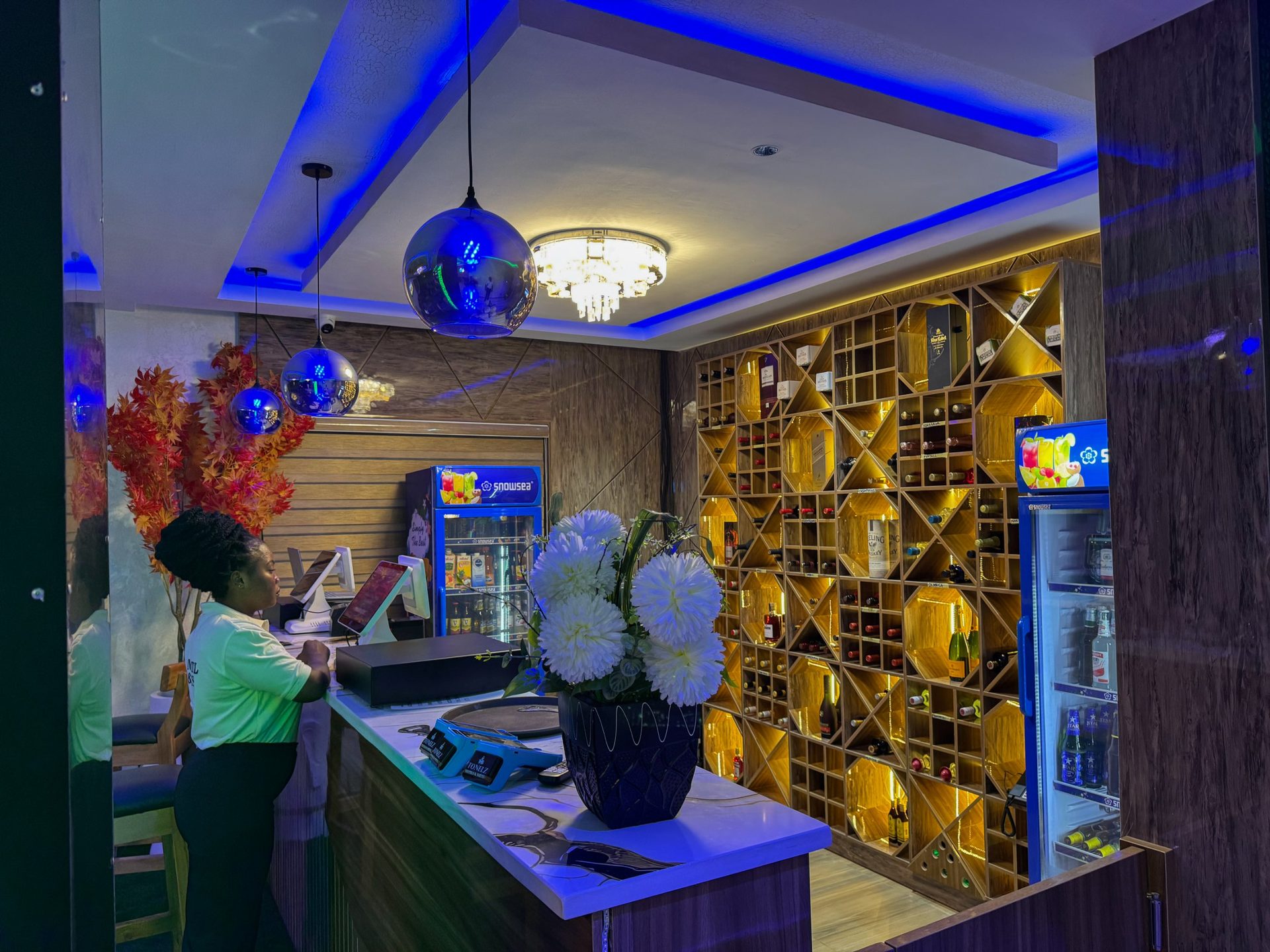 The bar at Tonelz Hotel