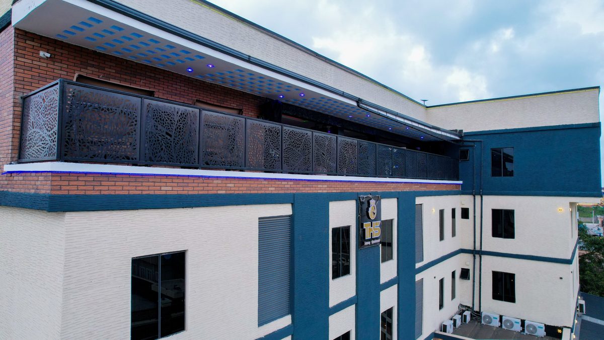 Tonelz Hotel exterior